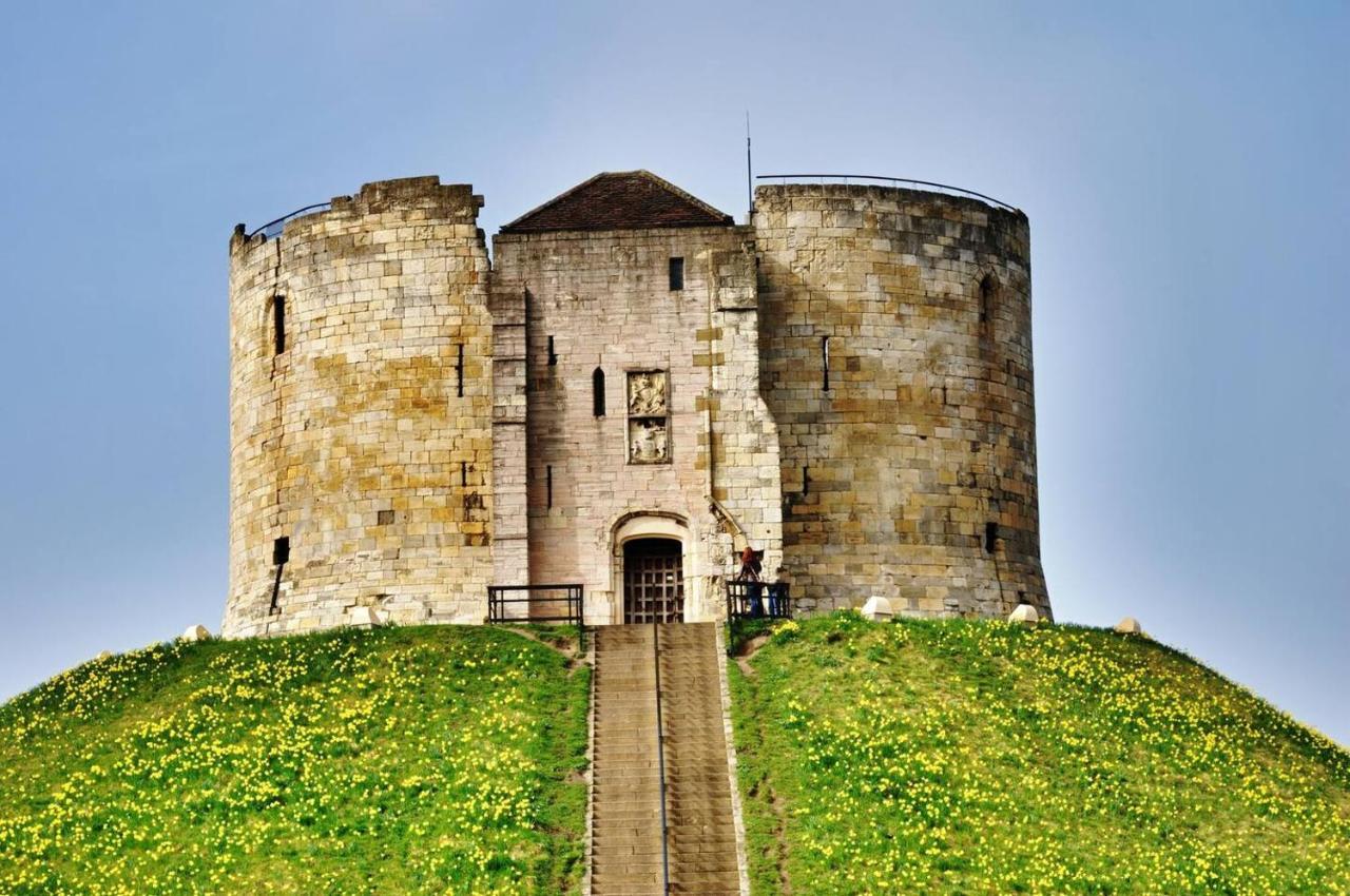 Shambles Suites In The Centre Of York, Sleeps 16 Экстерьер фото