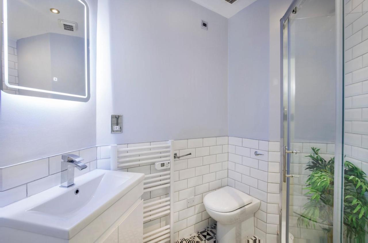Shambles Suites In The Centre Of York, Sleeps 16 Экстерьер фото