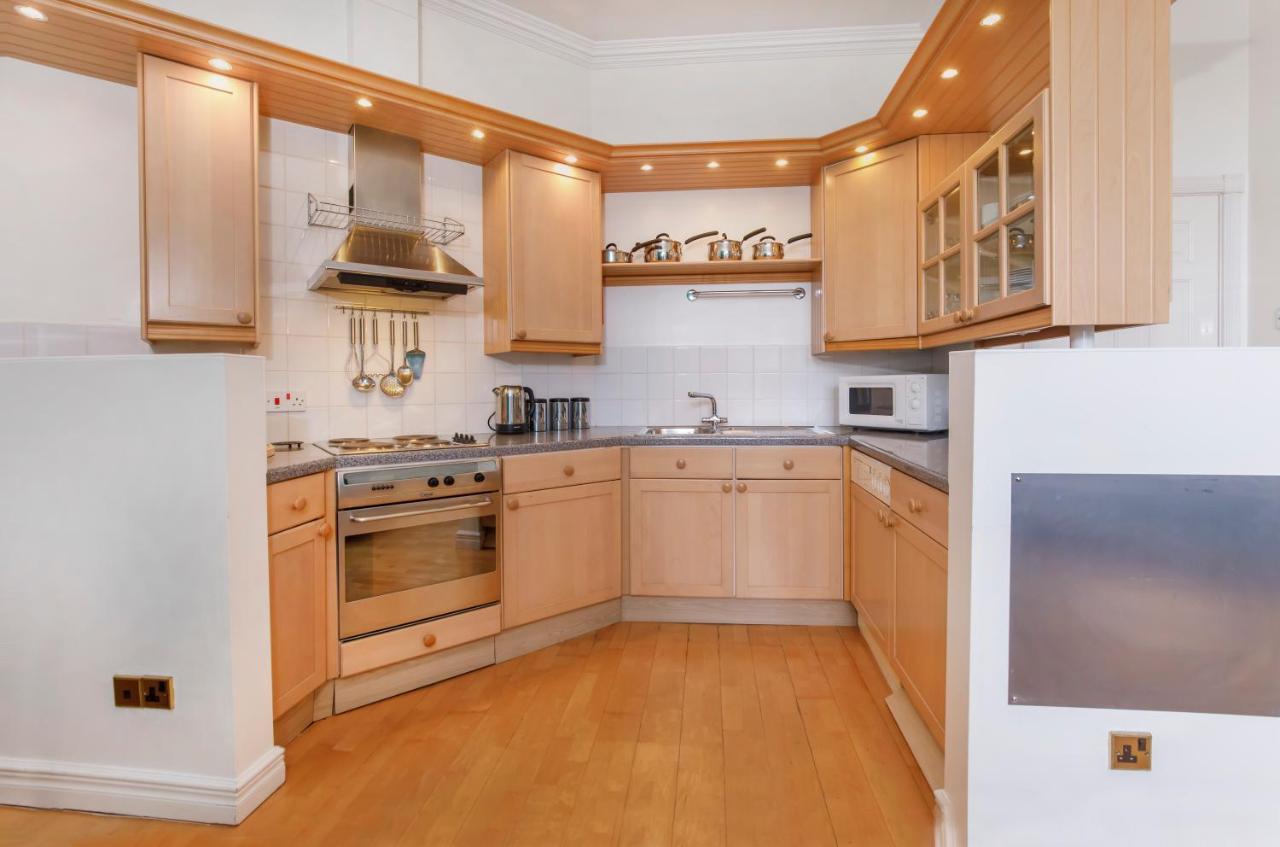 Shambles Suites In The Centre Of York, Sleeps 16 Экстерьер фото