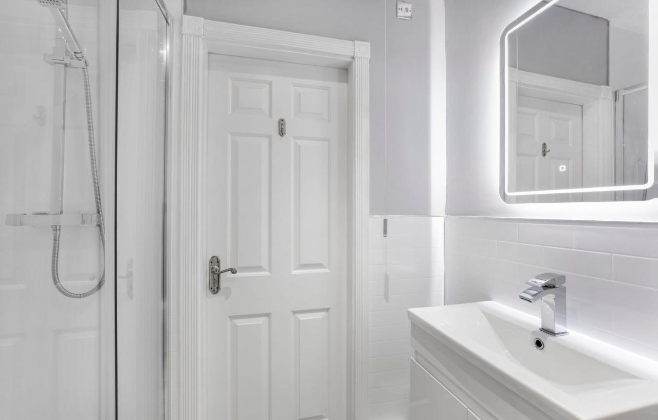 Shambles Suites In The Centre Of York, Sleeps 16 Экстерьер фото