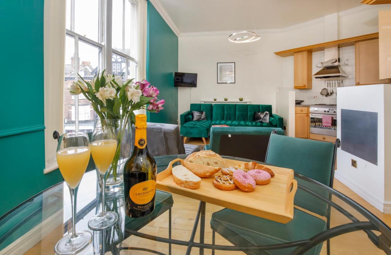 Shambles Suites In The Centre Of York, Sleeps 16 Экстерьер фото