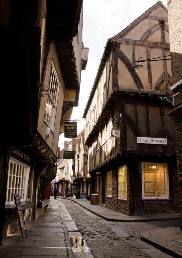 Shambles Suites In The Centre Of York, Sleeps 16 Экстерьер фото